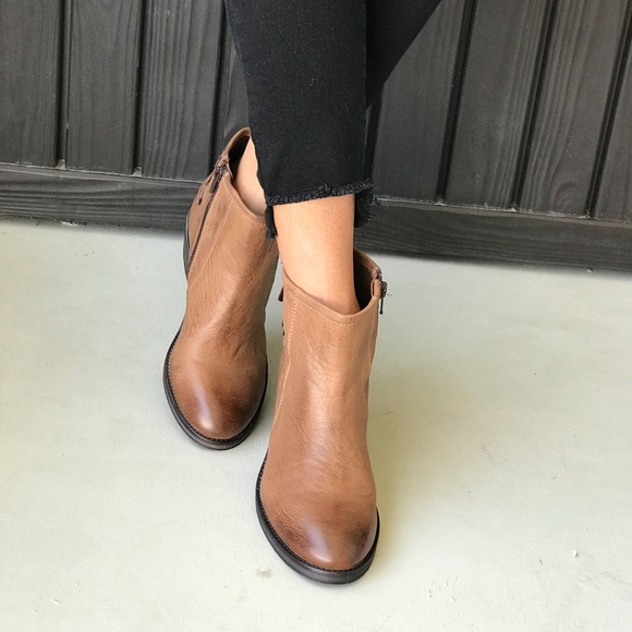 Texas Cognac Leather Burnished Ankle Booties - Picture 5 of 6